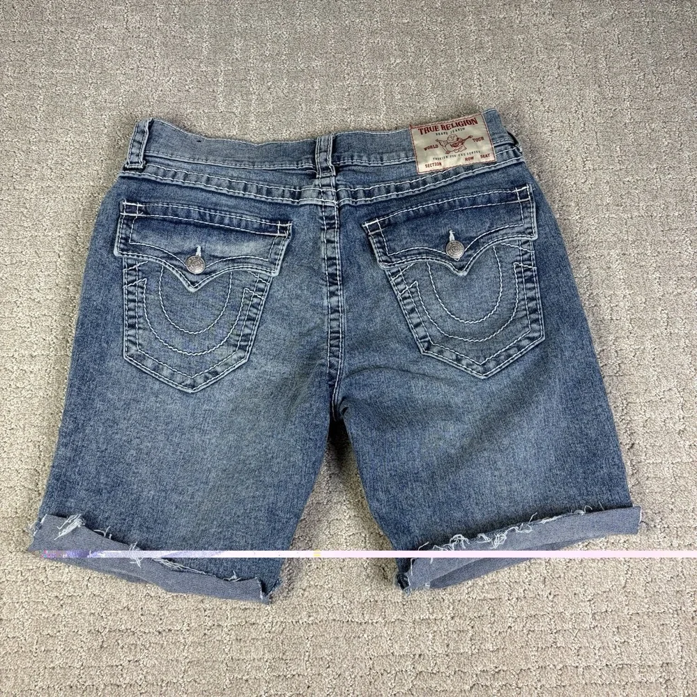True Religion Geno Men's 34 Denim Jean Shorts Cut Off Frayed Hem Medium Blue